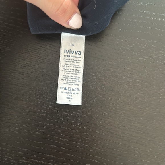 Ivivva girls, reversible, navy leggings, same print on both sides just navy. - Picture 7 of 7